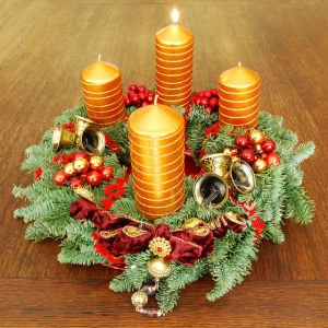 Advent wreath. Some rights reserved (CC BY-SA 3.0) by Micha L. Rieser. Sourced from Wikipedia.